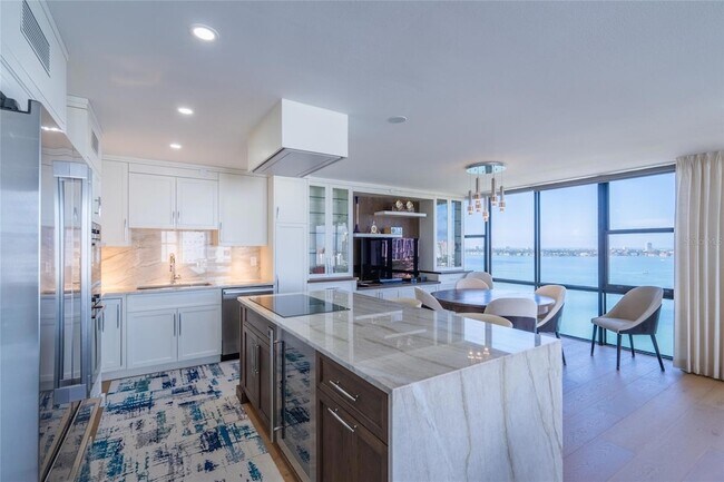 Building Photo - 770 S Palm Ave