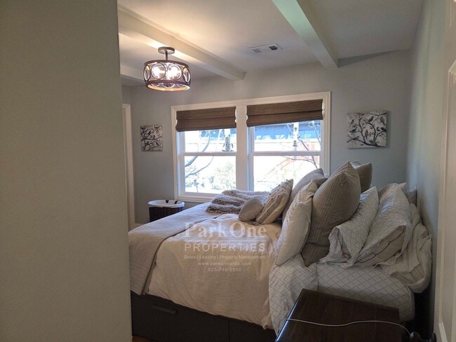 Building Photo - Charming Home with Detached Office in Lafayette Saranap