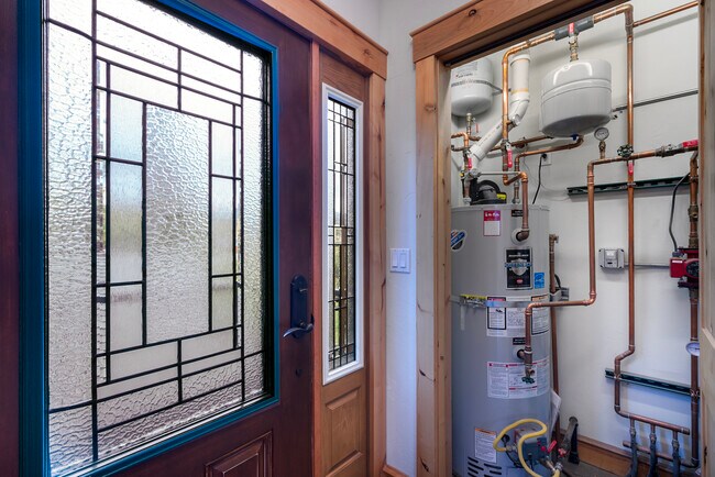 Building Photo - 150 Adams St