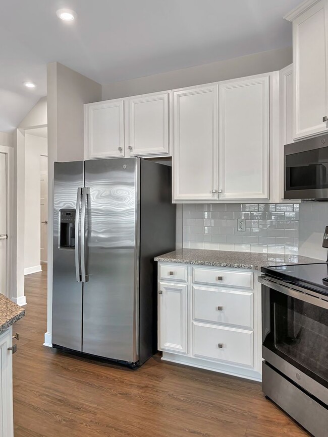 Building Photo - New and Modern Three Bedroom in Bon Air