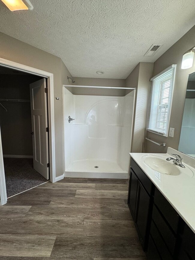 Building Photo - 3 Bedroom Single Family Home Available in ...