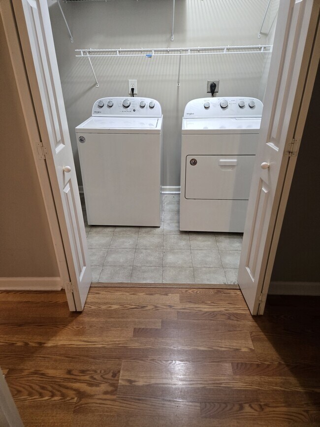 Building Photo - 2129 Sanderling Dr
