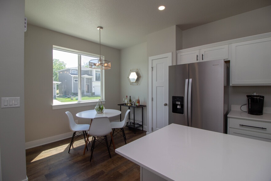 kitchen area - 17119 Mistflower Ln