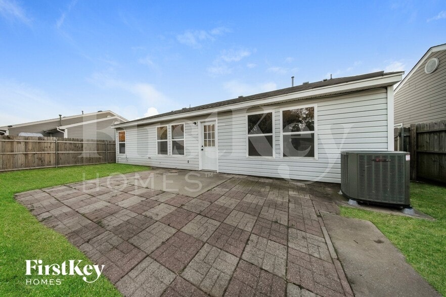 Building Photo - 1009 SW 153rd St