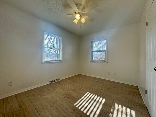 Building Photo - 407 West Adams Avenue