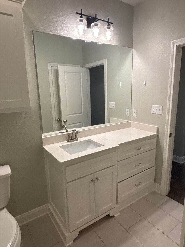 Building Photo - Beautiful South Tyler Rental in Royal Vist...