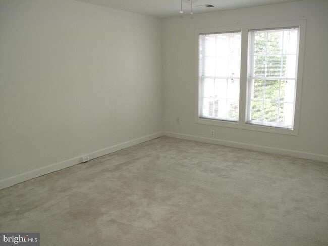Building Photo - 8176 Skelton Cir