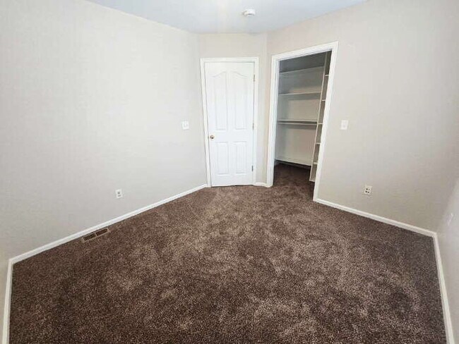 Building Photo - Cozy 3 Bed, 2.5 Bath Highlands Ranch House, 2 Car Garage, Fenced Yard, A/C