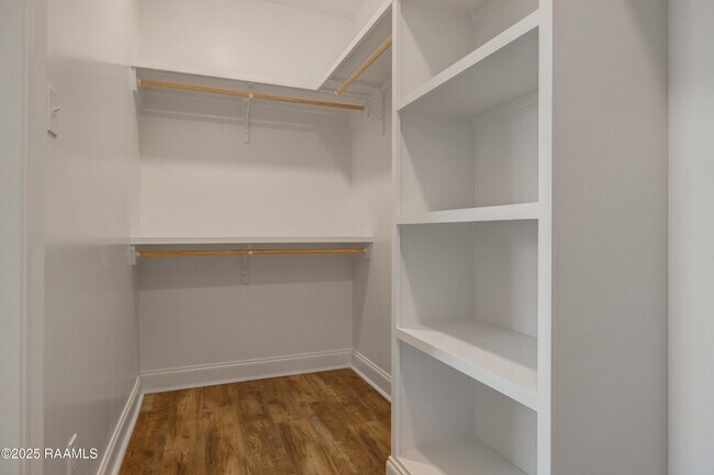 Building Photo - 209 Bennington Ln