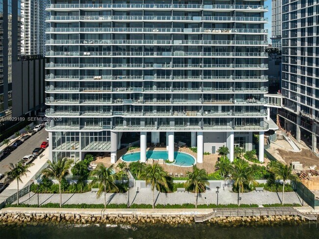 Building Photo - 700 NE 24th St