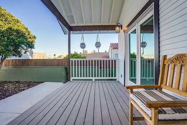 Building Photo - 356 W 15th St