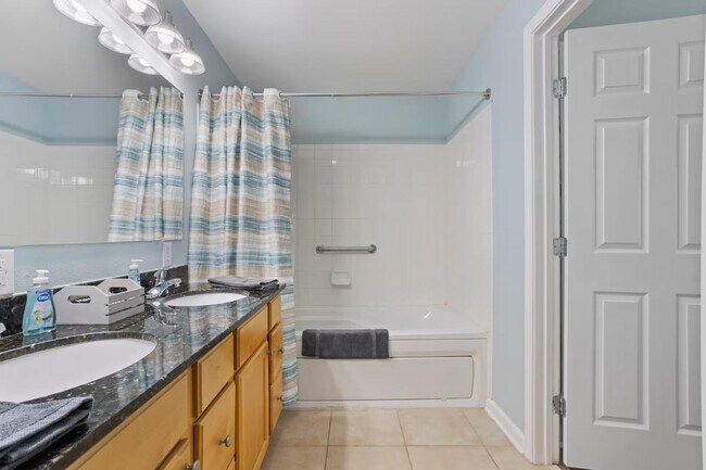 Building Photo - 2421 Beachview Dr