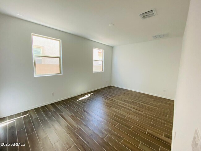 Building Photo - 9025 W Denton Ln