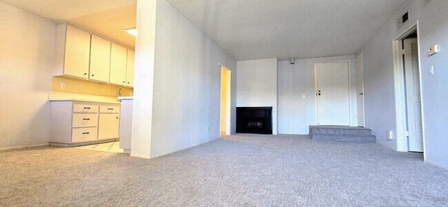 Building Photo - 277 Pleasant St