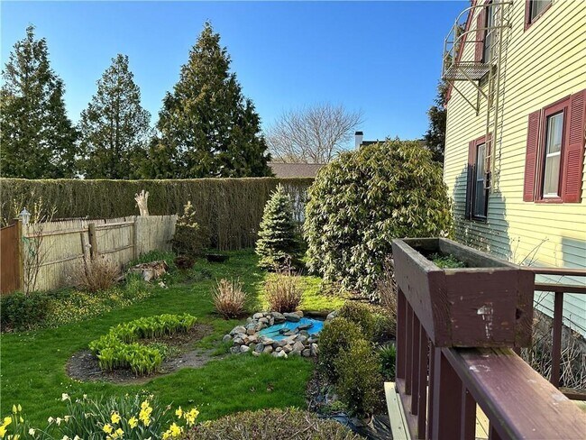 Building Photo - 167 Coggeshall Ave