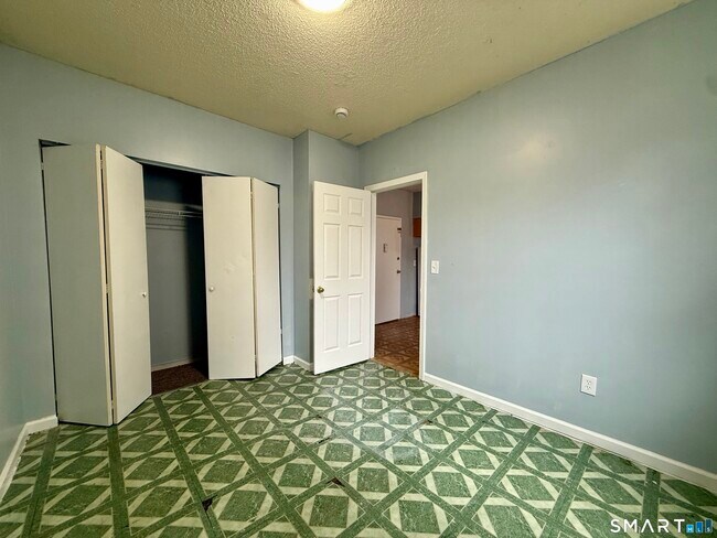 Building Photo - 132 Locust St