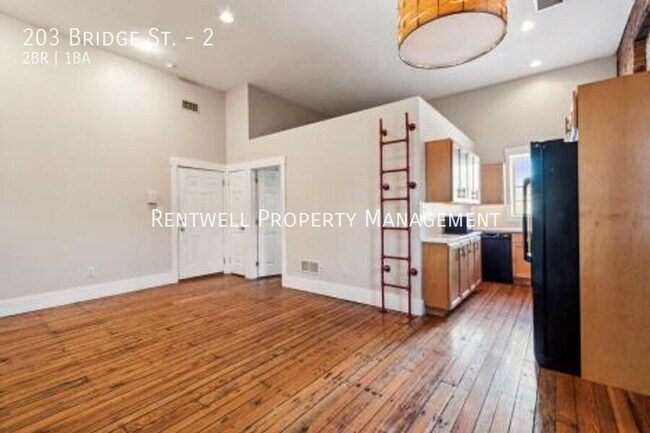 Building Photo - 203 Bridge St