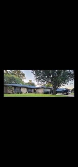 Building Photo - 2110 Venus Dr