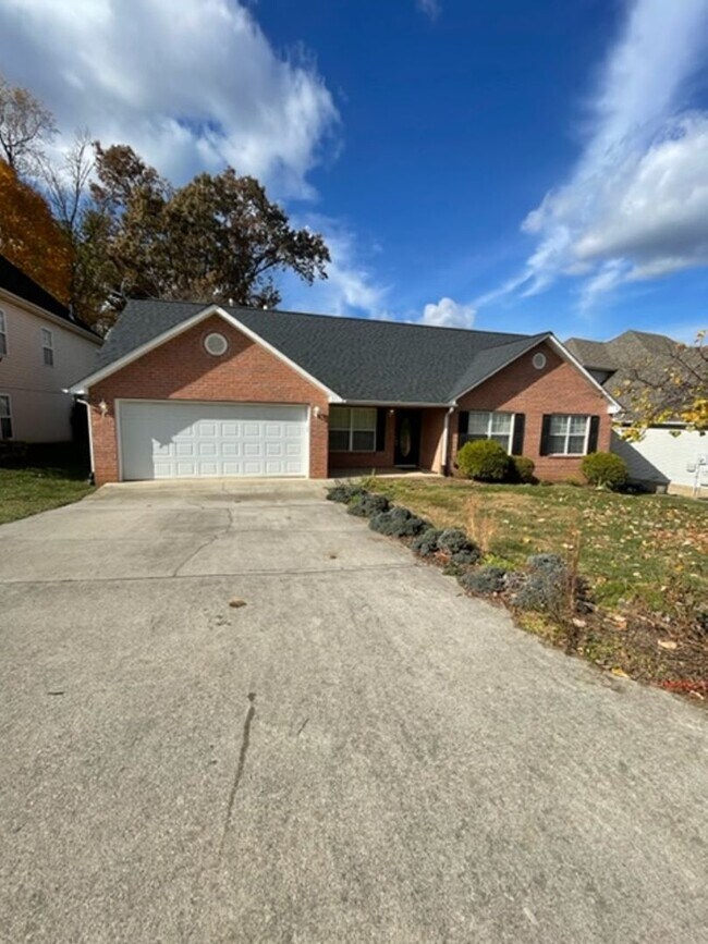 Primary Photo - Knoxville 37932 - 4 bedroom, 2 bath home, ...