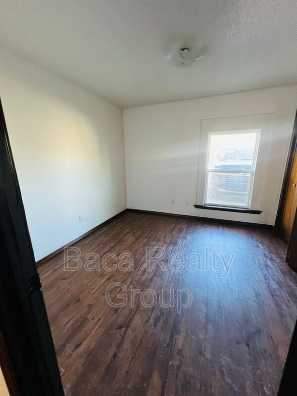 Building Photo - 2264 Donna Dr