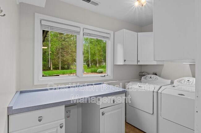 Building Photo - 10400 Lone Tree Dr