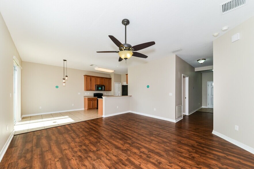 Building Photo - 901 Fern Leaf Dr