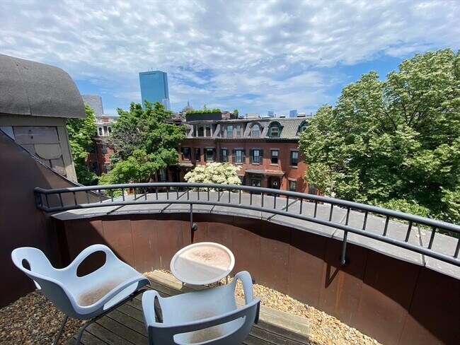 Building Photo - 113 W Dedham St