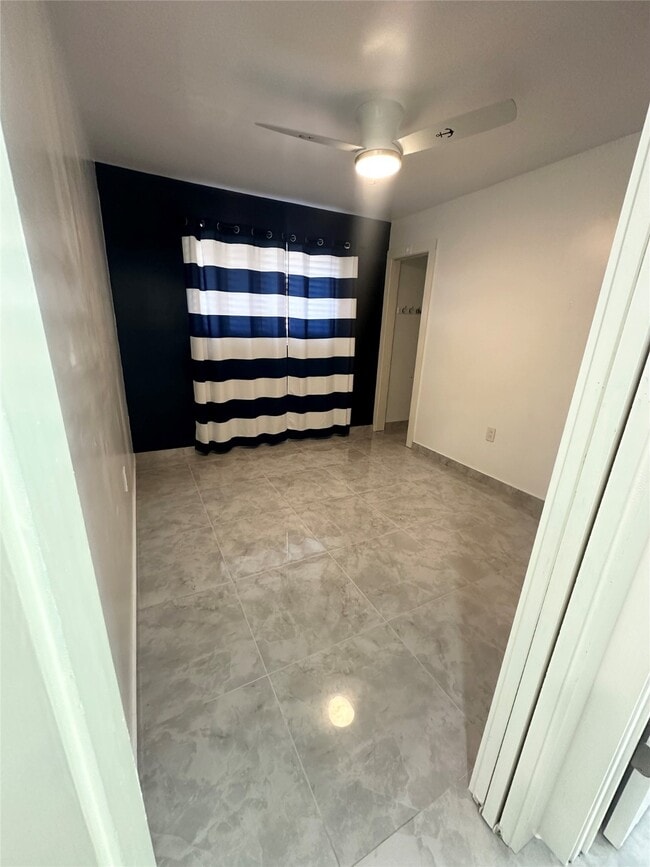 Building Photo - 10518 Pleasanton Dr