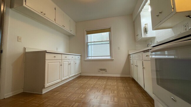 Building Photo - 84th Street  3531-3533