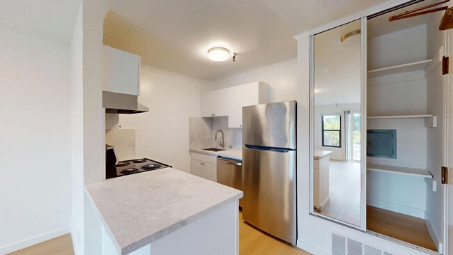 Building Photo - 2031 Castro St