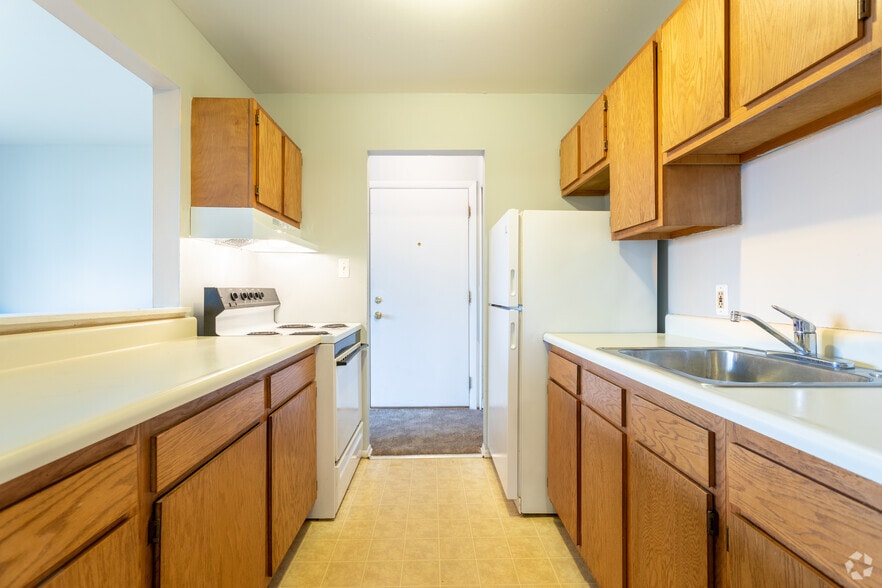 Woodcreek Manor Apartments 1050 Goddard Rd Lincoln Park MI 48146