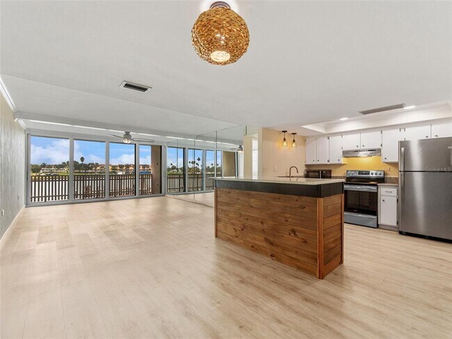 Building Photo - 450 Treasure Island Causeway