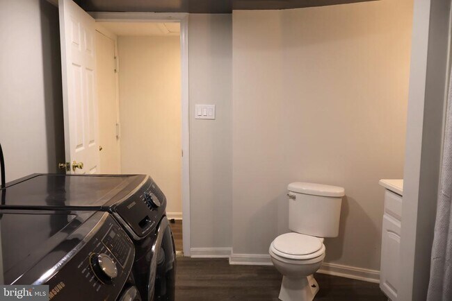 Building Photo - 5218 Caroline Cir