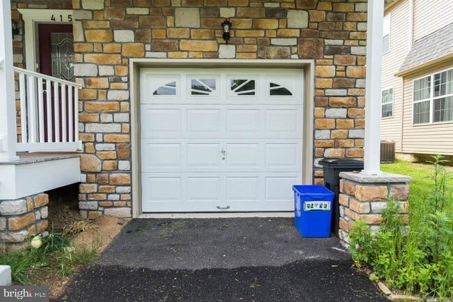 Building Photo - 415 Dearnley St