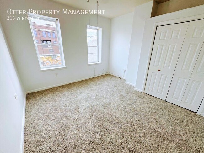 Building Photo - 313 Winton St