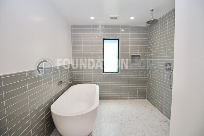Building Photo - Remodeled Luxury Mill Valley Retreat - FOU...