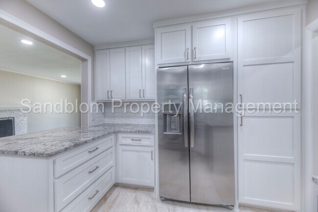 Building Photo - For Lease | Holiday Hills | $2000 Rent Ava...