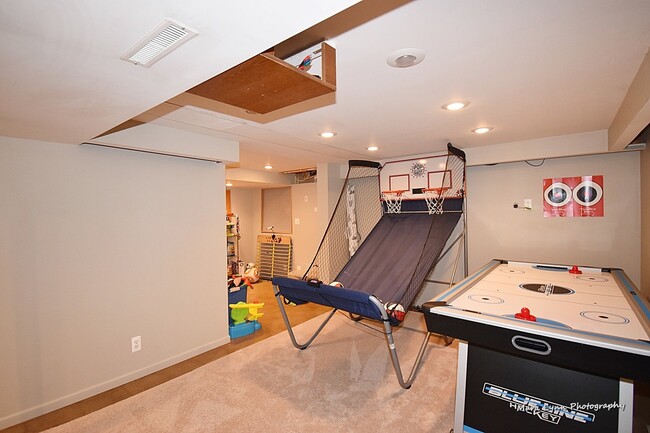 Building Photo - 9 S Northampton Dr