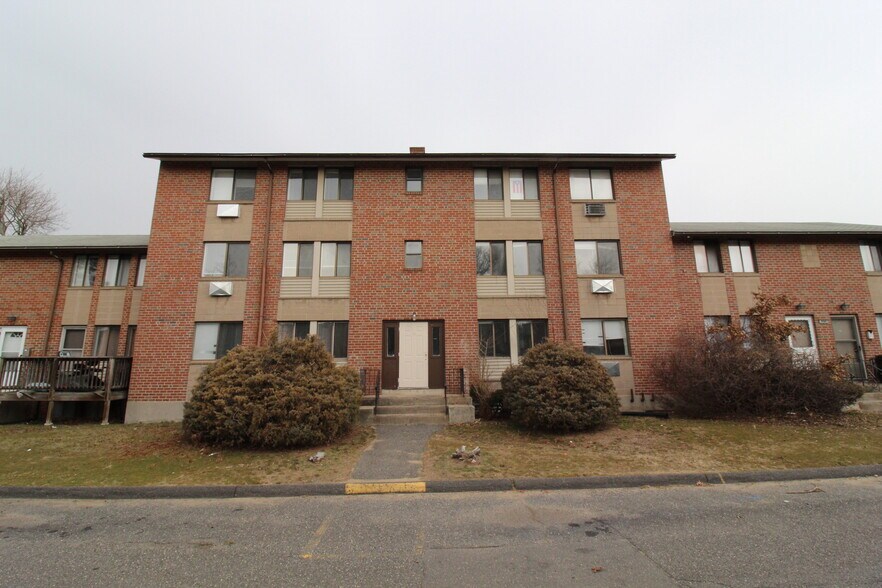 Primary Photo - 10 Henderson Dr