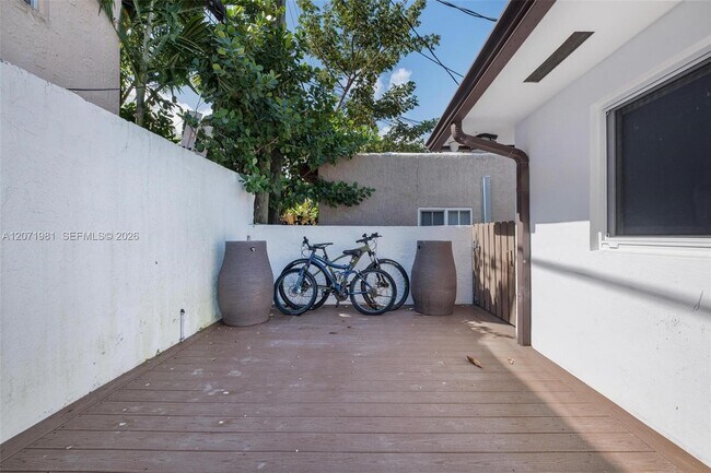 Building Photo - 2430 SW 22nd Terrace
