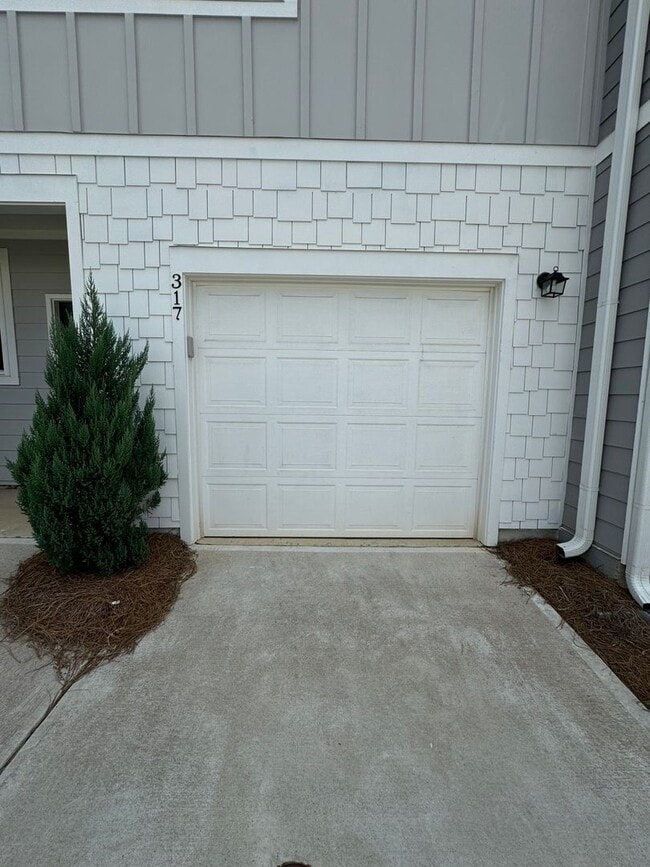 Building Photo - Nice 2/2.5 Townhouse in Cartersville- $1,495