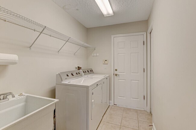 Building Photo - Lake  & Golf Course View Home in North Hampton