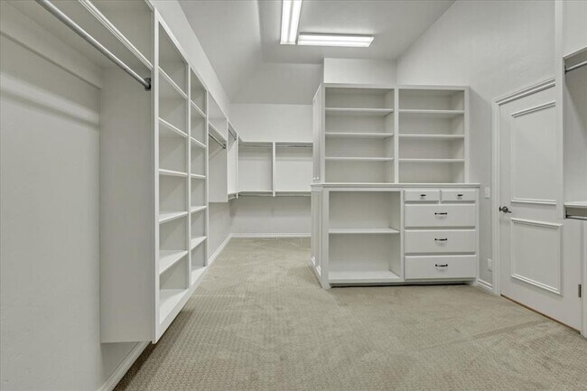 Building Photo - 6313 Glenbrook Ct