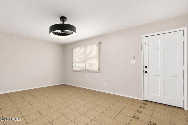 Building Photo - 4212 W Vista Ave