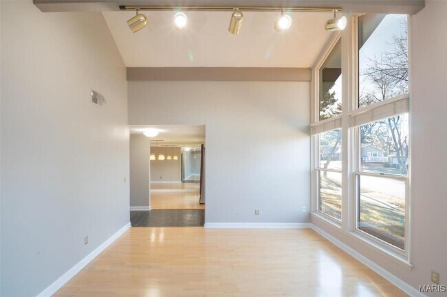 Building Photo - 507 Glenmeadow Dr