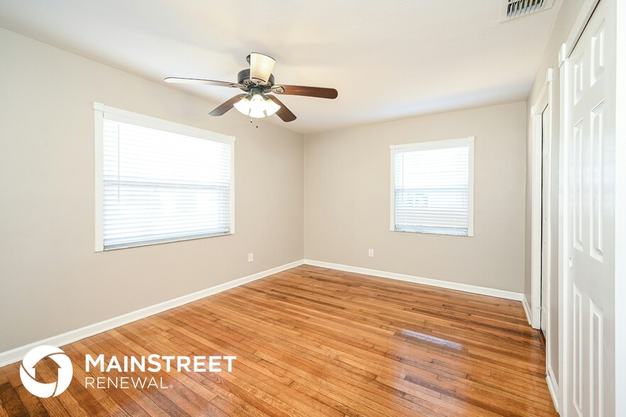 Building Photo - 3750 28th Ave N