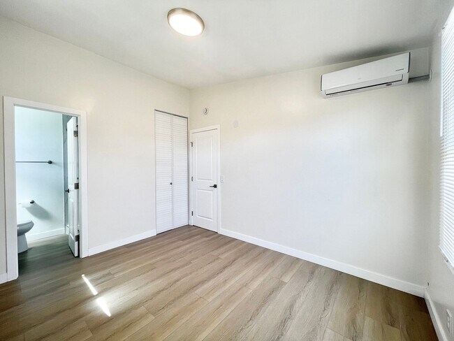 Building Photo - Beautiful Remodeled 4 Bedroom 2 Bathroom H...