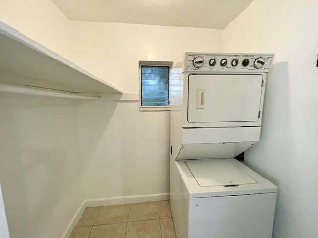 Building Photo - 320 SW 21st St