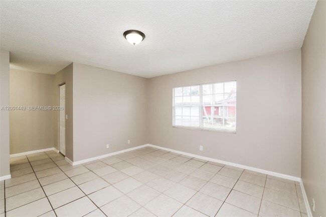 Building Photo - 3637 Ave Montresor