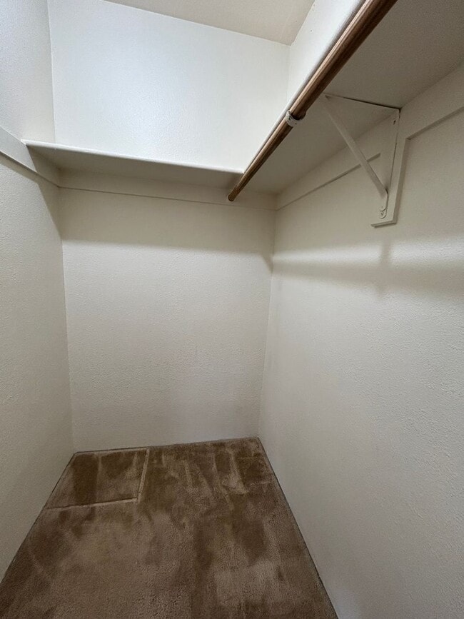 Building Photo - 1810 E Blacklidge Dr